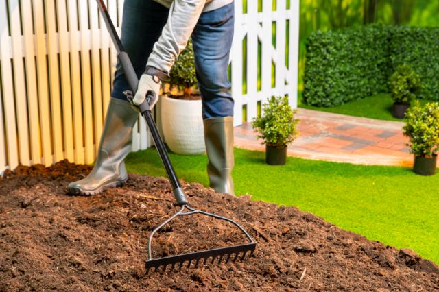 BLACK+DECKER egalisatie hark - Voor een perfect onderhouden tuin - Bivakshop