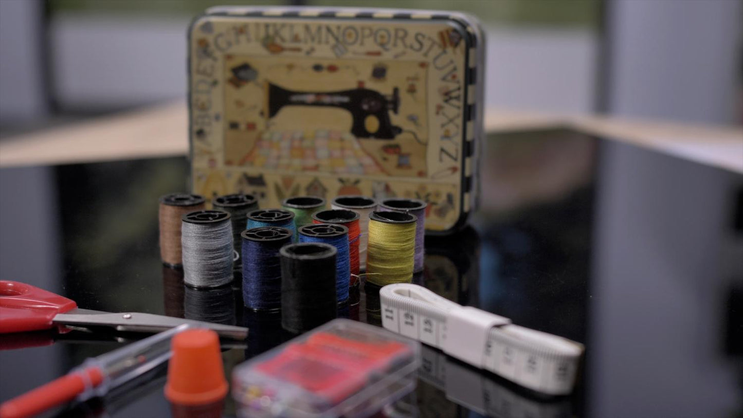 Genius Ideas Naaiset met metalen doos - Bivakshop
