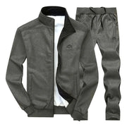Heren oversized joggingpak set met rits, opstaande kraag en lange broek. Gemaakt van katoen-polyester mix voor comfort en warmte in de herfst en winter.