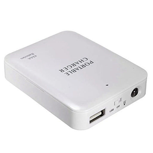Draagbare USB powerbank - Externe batterijoplader op AA - batterijen - Noodlader met digitaal display - Bivakshop