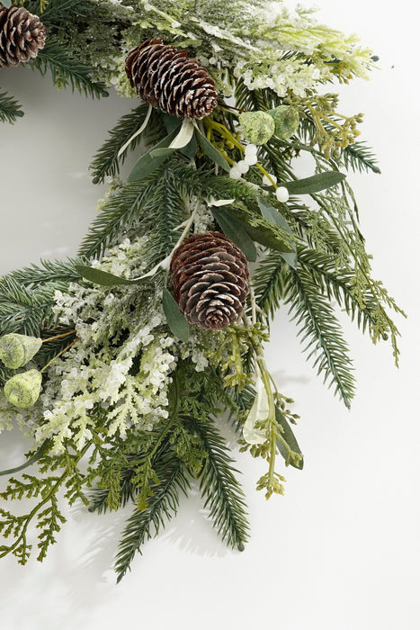 House of Seasons – Kerstkrans ‘Alva’ Ø40 cm – Groen met Dennenappels - Bivakshop