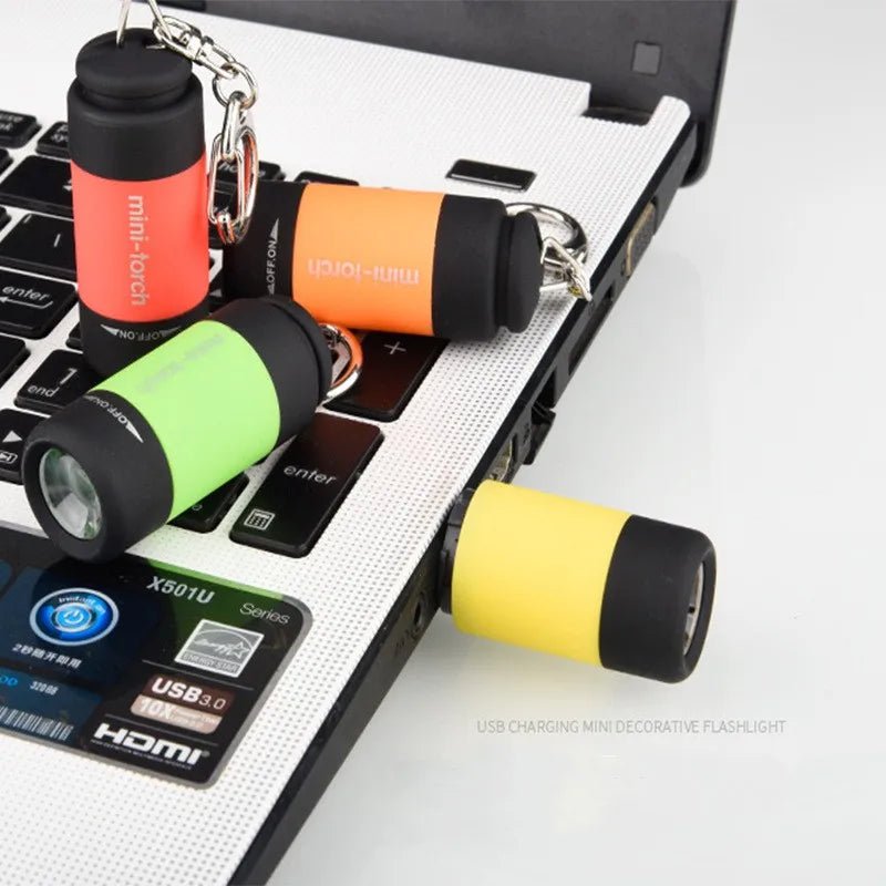 LED mini pocket zaklamp - USB - Draagbaar - Oplaadbaar - Sleutelhanger - Bivakshop