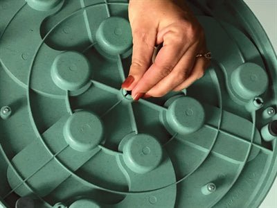 Nina Ottosson - Dog Worker Composiet - Interactieve Hondenpuzzel - Niveau 1 - 3 (34,5 cm) - Bivakshop