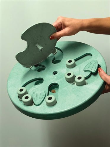 Nina Ottosson - Dog Worker Composiet - Interactieve Hondenpuzzel - Niveau 1 - 3 (34,5 cm) - Bivakshop