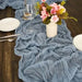 Rustieke kaasdoek tafelloper - Perfect voor boho bruiloften en feestelijke decoratie - Bivakshop