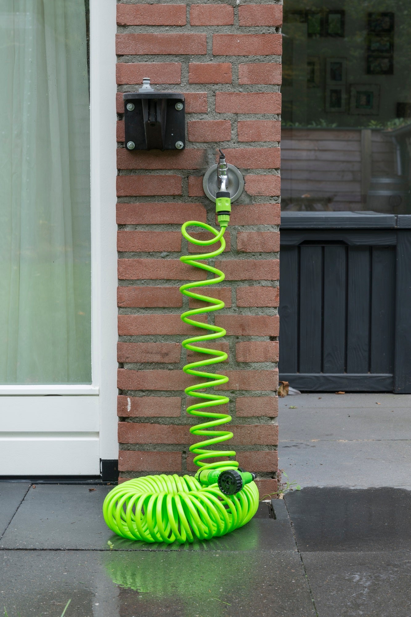 Kinzo spiraal tuinslang 15M Incl. sproeikop - Flexibel en ruimtebesparend - Bivakshop